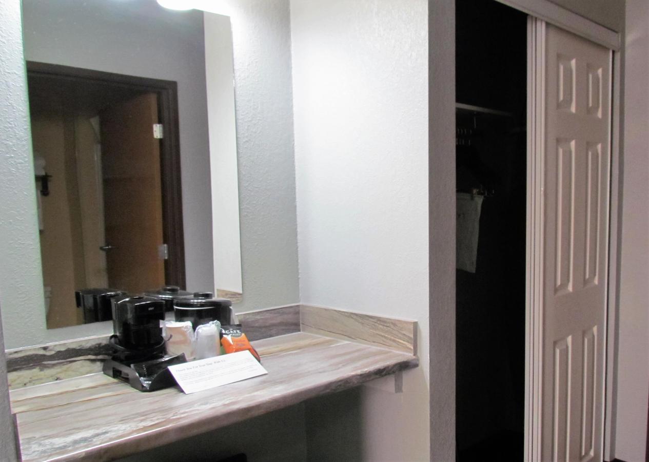 Oak Hill Inn & Suites Canton エクステリア 写真